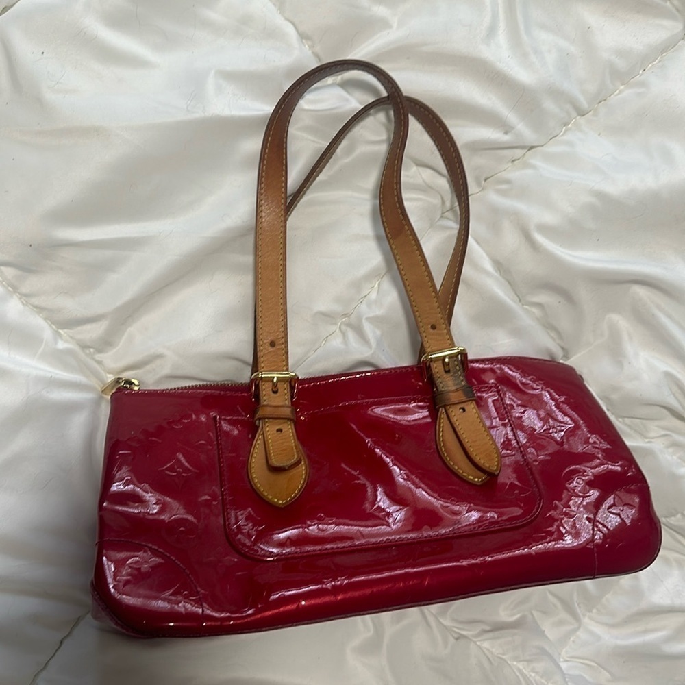 LOUIS VUITTON
Monogram Vernis Rosewood Avenue  Bag